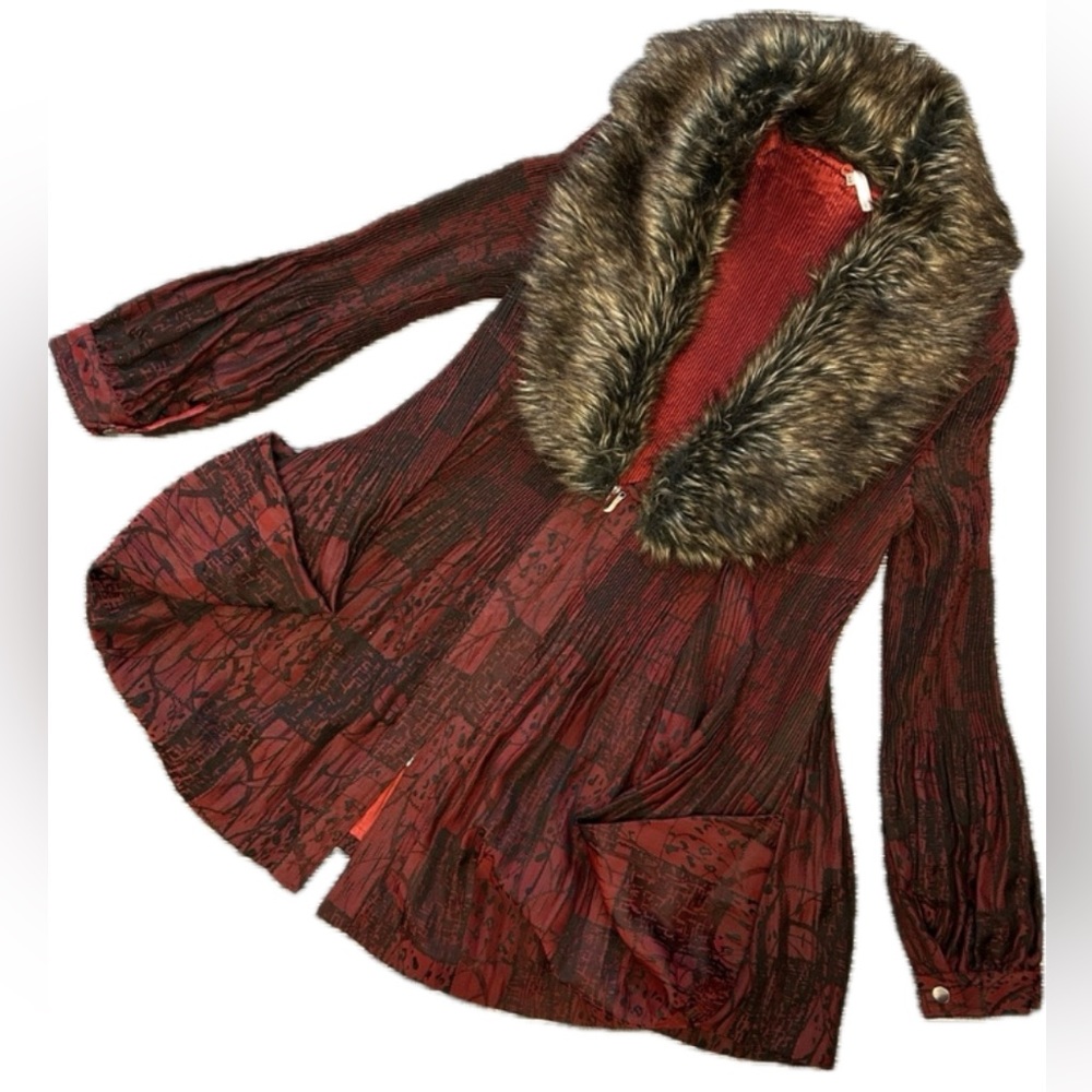 Lindi Size M Women’s Peplum Light Jacket with Detachable Faux Fur Collar